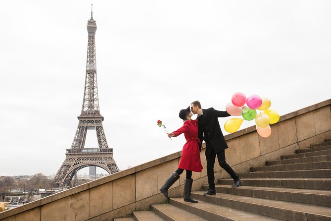 1-hour Photoshoot at the Eiffel Tower Trocadero Paris - Walking down to the riverside