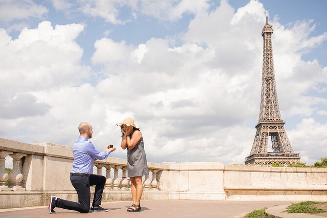 1-hour Photoshoot at the Eiffel Tower Trocadero Paris - Choosing morning, afternoon, or evening
