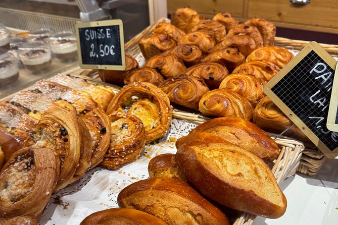 #1 Montmartre Pastries & Chocolate Food Tour with 6+ Tastings - The Sacré-Cœur views and route details