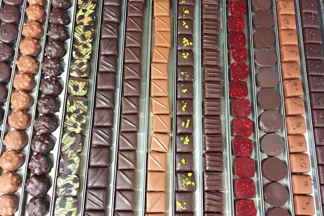 10+ tastings Gourmet Food & Wine Tour in the Heart of Paris - What the guides add to the food