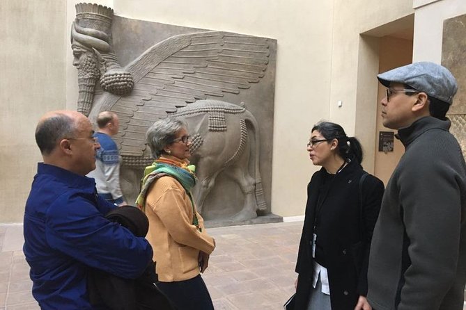 1h30 - Louvre Highlights optional 'families with kids' - Eng/Esp - Meeting at the Louvre Pyramid