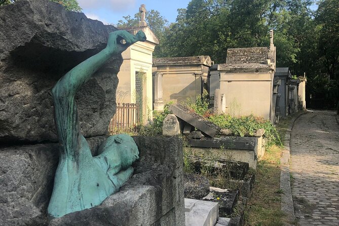 2.5 Hour Walking Tour of Père Lachaise Cemetery from Paris - Why Père Lachaise works best with a guide