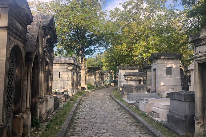 2.5 Hour Walking Tour of Père Lachaise Cemetery from Paris - Meeting Max on Boulevard de Ménilmontant