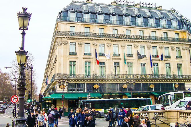 2 Days in Paris with a Friendly Local Guide - Day 2: Squares, neighborhoods, and the hill of Montmartre