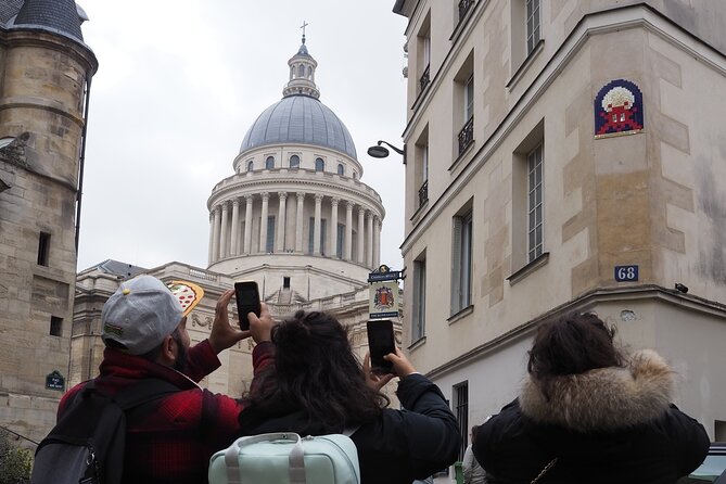 2 Hour Street-art Walk and Space Invaders Hunt in Paris - Turning a city walk into a Space Invaders game