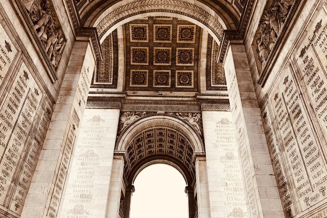 Admission to Arc de Triomphe and rooftop - What you see before the rooftop