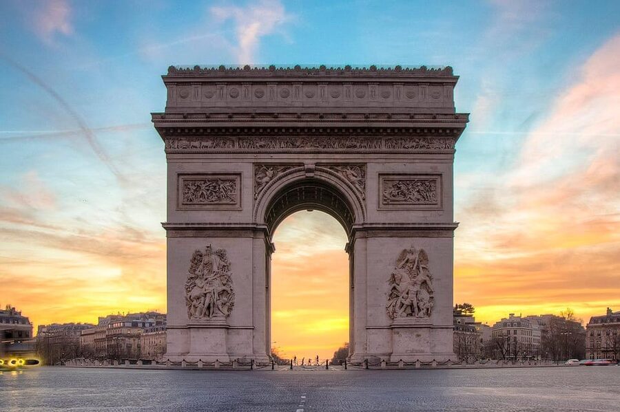 Arc de Triomphe Rooftop: Unveil History & Breathtaking Views - Climbing to the rooftop