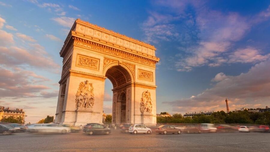 Arc de Triomphe Rooftop: Unveil History & Breathtaking Views - Entering the monument after the introduction