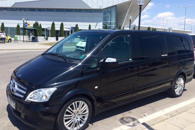 Arrival Private Transfer: Airport Charles de Gaulle OR Orly TO La Defense - Meeting your driver after customs