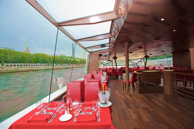 Bateaux Mouches Christmas Special Lunch Cruise in Paris - What the 1 hour 45 minute route shows you