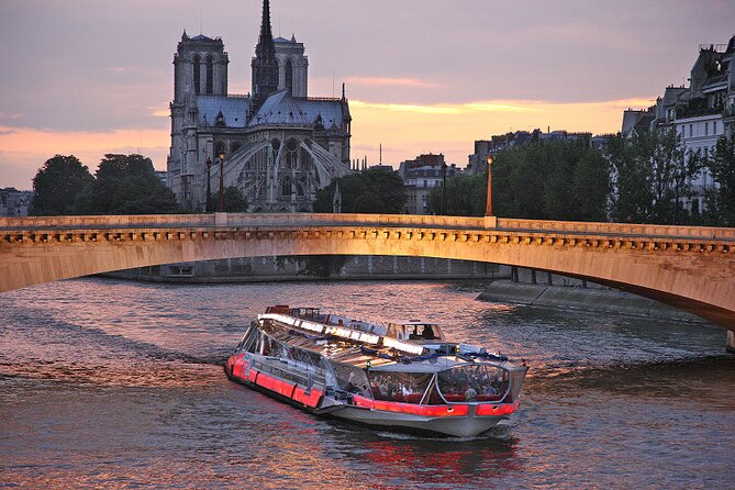 Bateaux Mouches Dinner Cruise on the Seine River in Paris - Musée d’Orsay, Les Invalides and Trocadéro