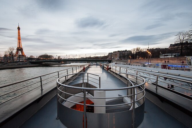Bateaux Mouches Dinner Cruise on the Seine River in Paris - Photography, Seating and What to Wear