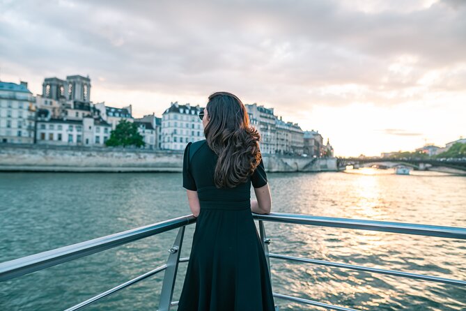 Bateaux Mouches Sightseeing Cruise in Paris with Champagne - What this Seine cruise really feels like