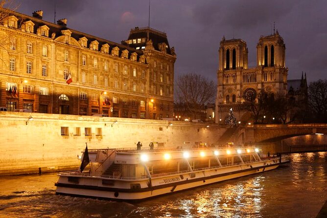Bateaux Mouches Sightseeing Cruise in Paris with Champagne - The Louvre and Musée d’Orsay