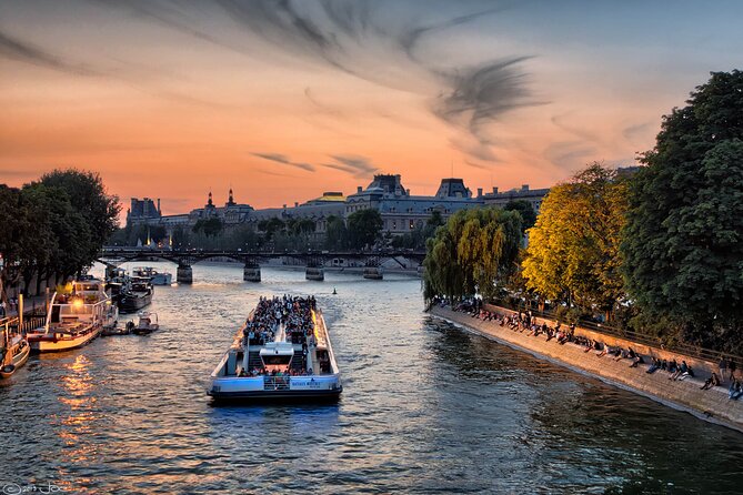 Bateaux Mouches Sightseeing Cruise on the Seine River in Paris - Place de la Concorde and the first look at royal Paris