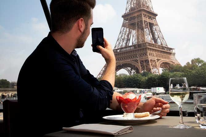 Bateaux Parisiens Seine River Gourmet Lunch & Sightseeing Cruise - The Louvre, Concorde, and Parisian civic buildings