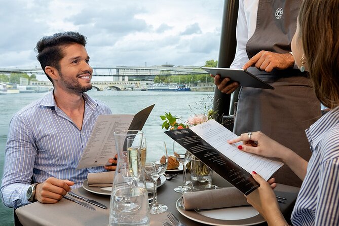 Bateaux Parisiens Seine River Gourmet Lunch & Sightseeing Cruise - Choosing between Etoile, Privilege, and Premier