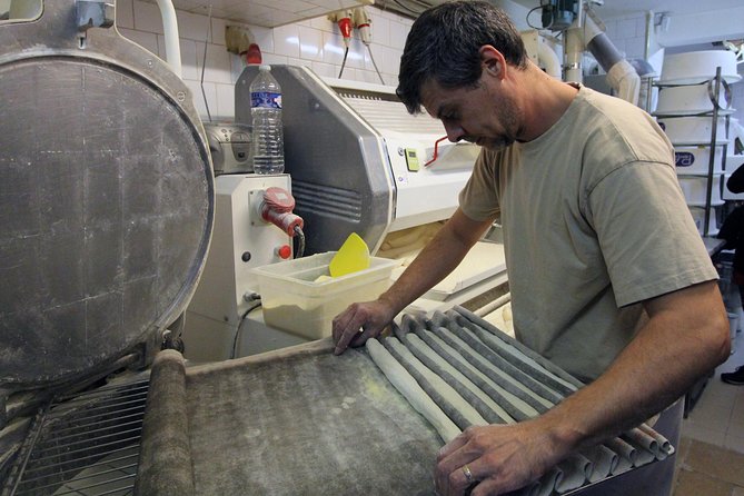 Behind the Scenes of a Boulangerie: French Bakery Tour in Paris - What the hour actually feels like