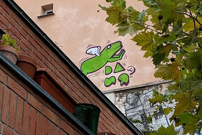 Belleville Street Art Tour with an Artist - The artist guide makes the difference
