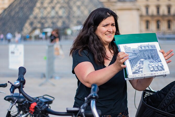 Best of Paris Small Group E-bike Guided tour (w/ optional Cruise) - Louvre Pyramid and the Riverbanks
