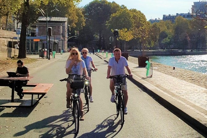 Bike Paris treasures with a live guide - Families & Friends - Why biking is a smart way to meet Paris