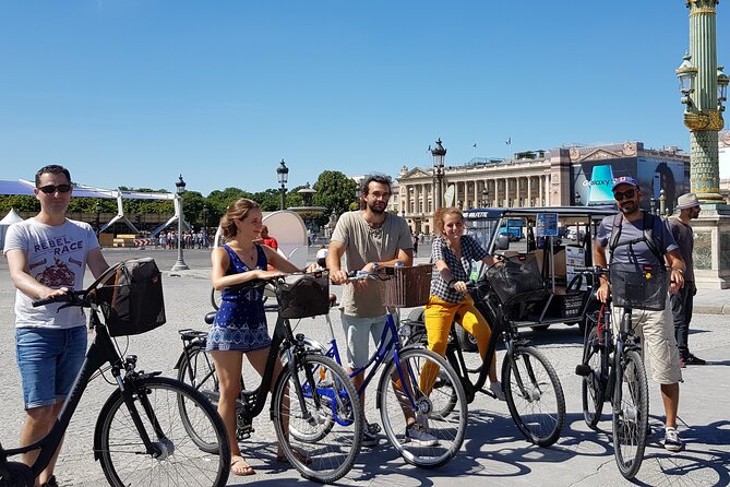 Bike Paris treasures with a live guide - Families & Friends - Place de la Concorde and the Champs-Elysées