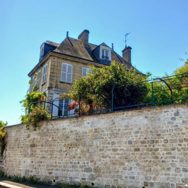 Bike tour from Vernon to Giverny with local guide - The bike rental is separate, and that is useful