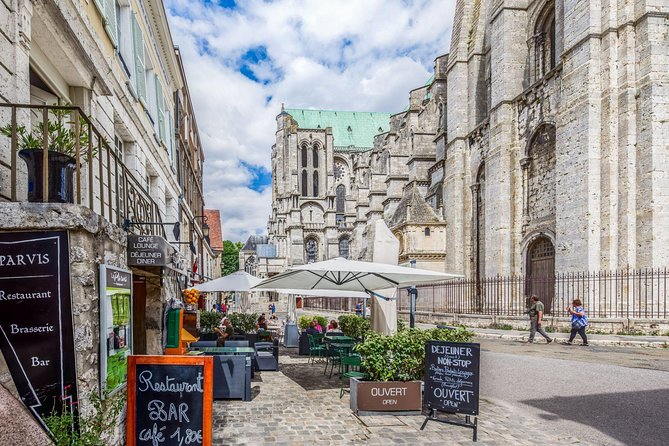 Cathedral Of Chartres - Private Trip - The drive from Paris in an electric SUV