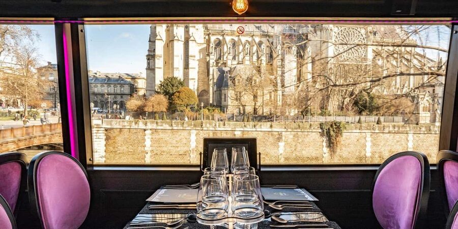 Champs Elysées Bus Toqué Lunch w/ a Glass of Champagne - Music, Wi-Fi, and the dining atmosphere