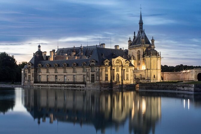 Chantilly Tour: Great Stables and Renaissance Meal from Paris - Inside the château and the Condé Museum
