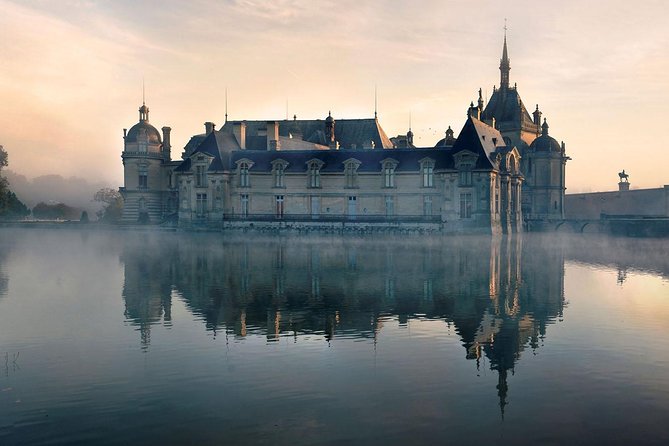 Chantilly Tour: Great Stables and Renaissance Meal from Paris - The 115-hectare gardens and estate grounds