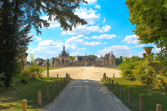 Chantilly Tour: Great Stables and Renaissance Meal from Paris - The Great Stables and the horse show