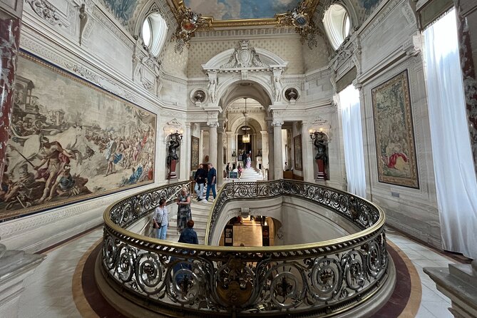Chantilly Tour: Great Stables and Renaissance Meal from Paris - What lunch is really like