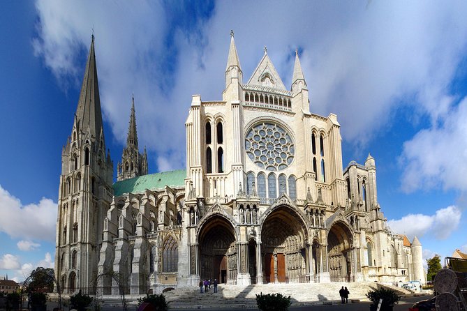 Chartres Cathedral 5 Hours Tour from Paris with Private Transport - Hotel pickup and the 90-minute drive from Paris