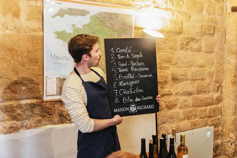 Cheese & Wine Tasting in Montmartre with Local Cheesemonger - When to schedule it during your Paris stay