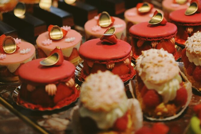 Chocolate and Pastry Walking Tour in Montmartre, Paris - Madeleines and a romantic Paris view