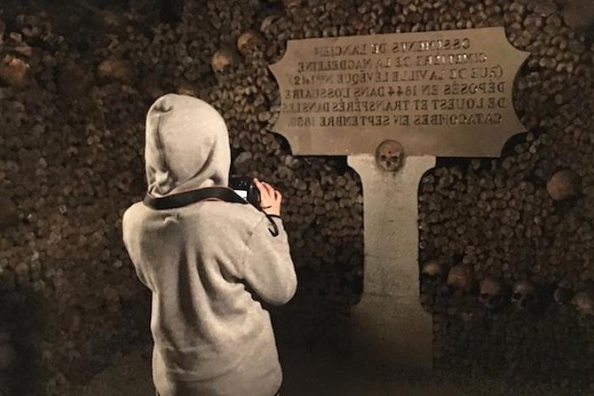 City Highlights Tour + Entry tickets for the Paris Catacombs - The Conciergerie and Sainte-Chapelle from the street