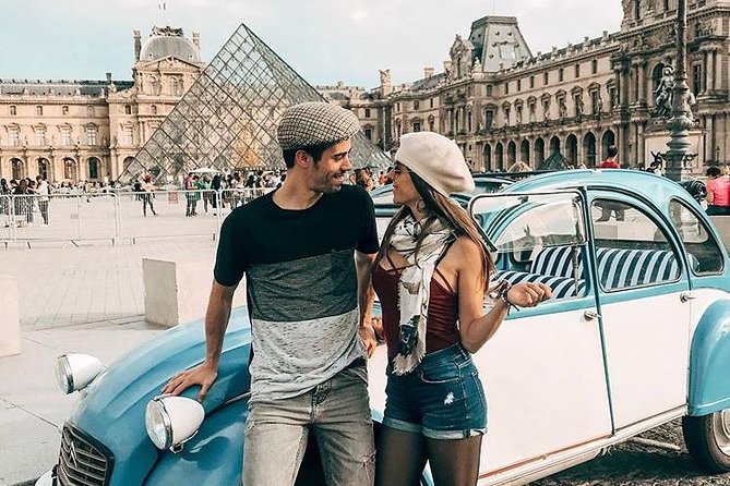 Classic Tour of Paris in 2CV CITROEN - Carrousel du Louvre, Notre-Dame, and Île de la Cité