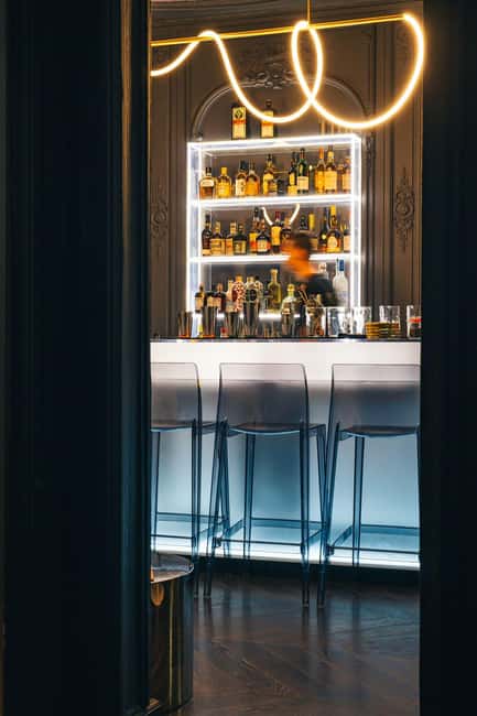 Cocktails lessons in Speakeasy - What you actually drink and eat