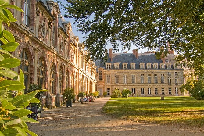 Day Trip to Fontainebleau : Horse Riding, Gastronomy and Castle - Leaving Paris with breakfast in the car