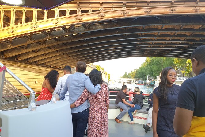 Dinner Cruise Prestige Check-out from the Eiffel Tower - Louvre, Notre-Dame, and the city from the river