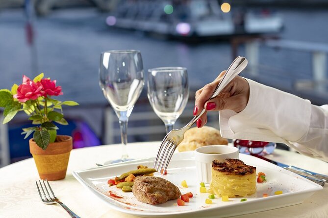 Dinner Cruise Prestige Check-out from the Eiffel Tower - What arrives on the plate
