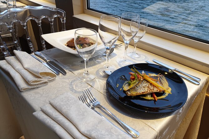 Dinner Cruise Prestige Check-out from the Eiffel Tower - Seating, timing, and comfort