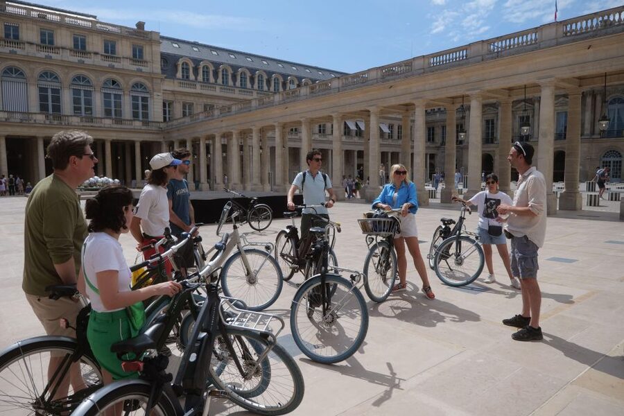 Discover Paris by bike - Place de la Concorde connects royal and revolutionary Paris