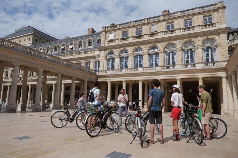 Discover Paris by bike - Montorgueil gives the tour a lively start