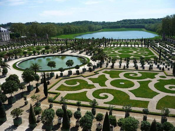 Discover Versailles on electric 2-wheelers (Yes to PRM) - Key points to know before booking