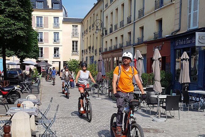 Discover Versailles on electric 2-wheelers (Yes to PRM) - Versailles town, antiques, and the market square