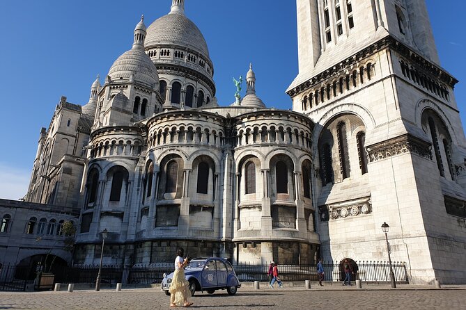 Discovery of Montmartre in a 2CV - 45 min - Place du Tertre and Montmartre’s artists