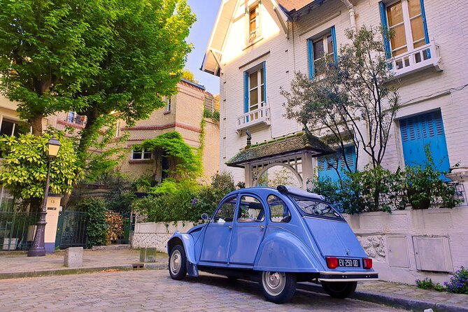 Discovery of Montmartre in a 2CV - 45 min - The Wall of Love at Abbesses