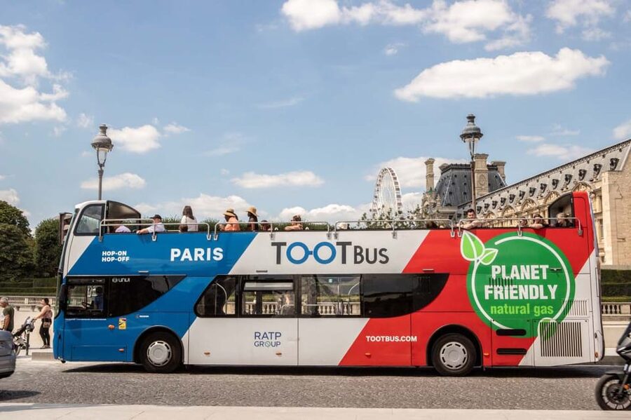 Disneyland Paris: Bus Sightseeing Tour in Paris - The coach ride from Disneyland to Paris
